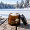 enkelnatur-led-ro-luktsalt LED-RO luktsalt i öppen burk på brygga i snö
